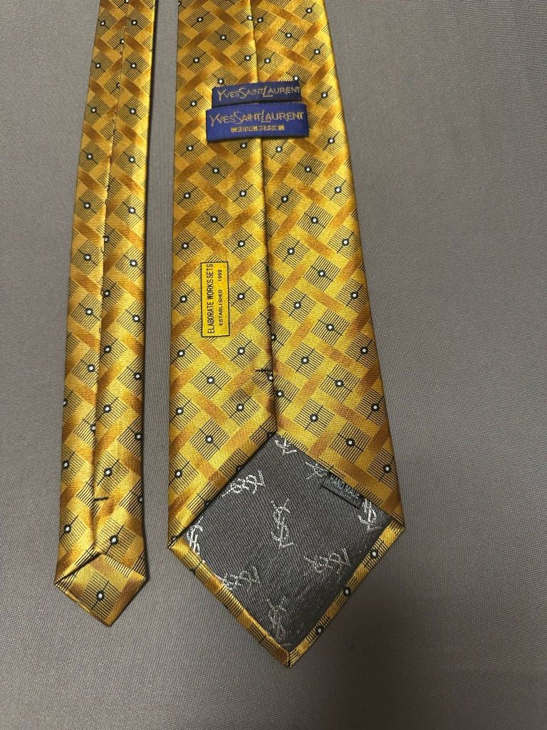 Колекция от 100 маркови вратовръзкиGucci,Dior,Kenzo,Yves Saint Laurent