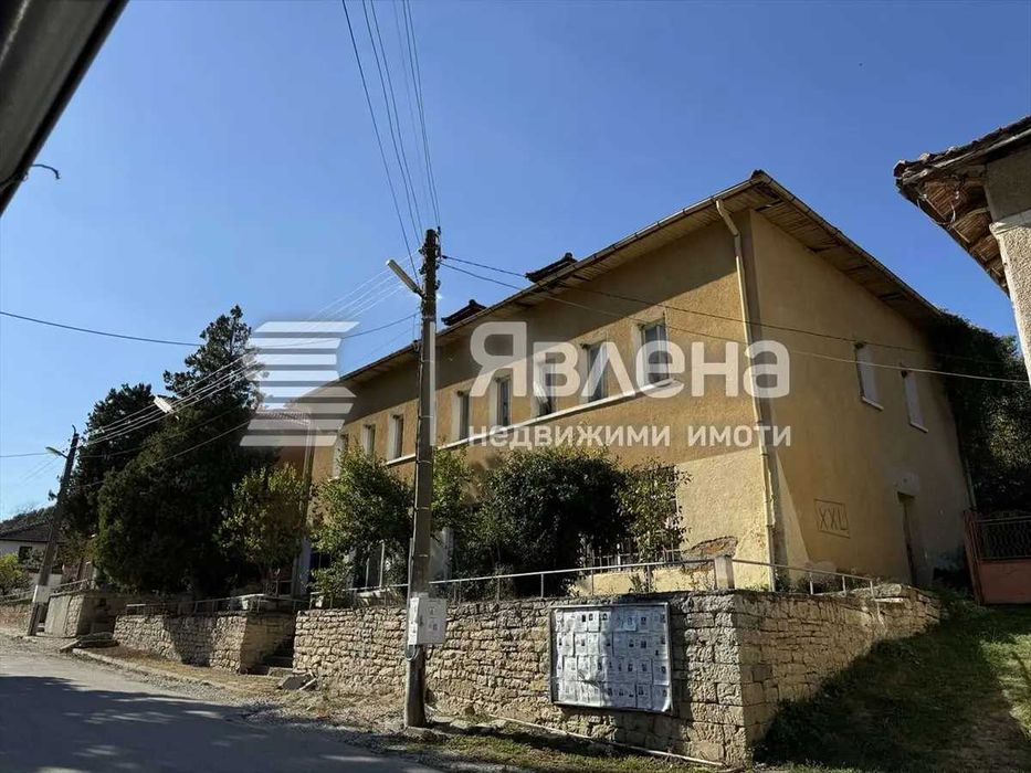 Продава бизнес имот с.Липница