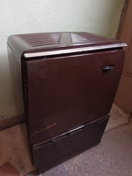 Продавам 2бр.нафтови печки-Юг супер и Металургия.