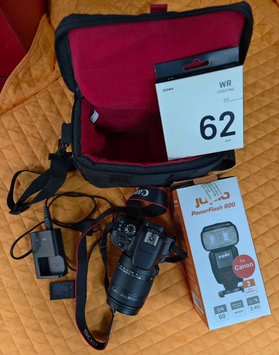 Canon EOS 100D + Obiectiv Sigma 18-250mm f/3.5-6.3 DC Macro OS HSM