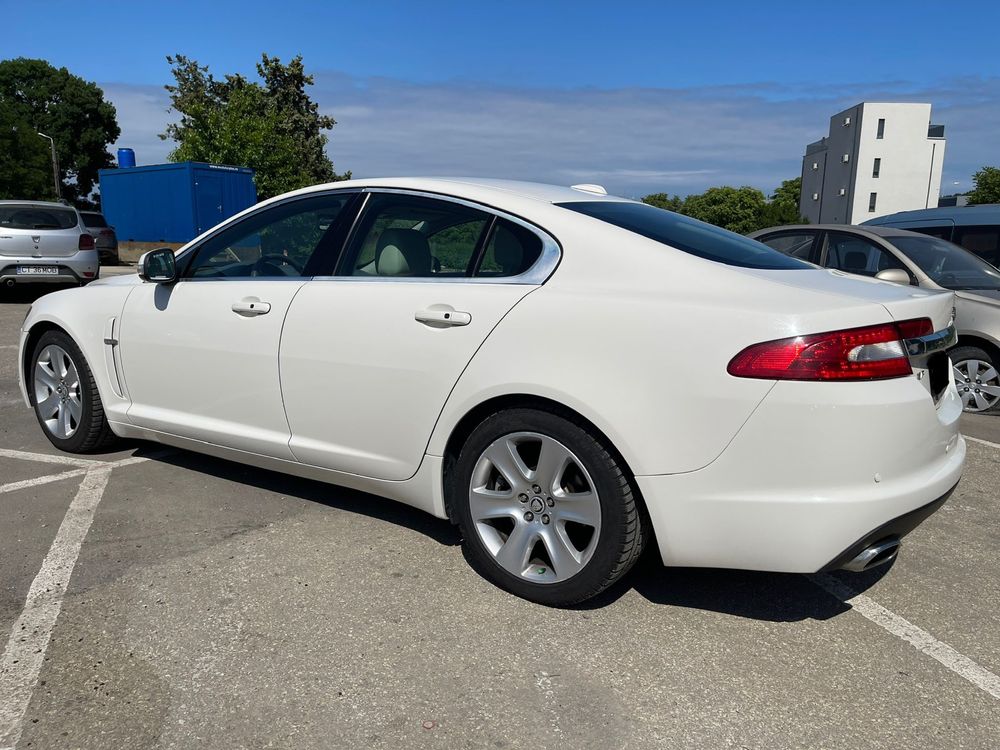 Vând Jaguar XF Premium Luxury V6 2,7 D , 70900km