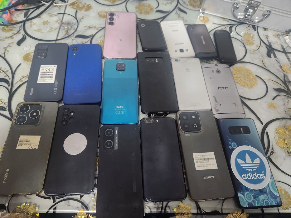 Vand telefoane la preturi acesibile