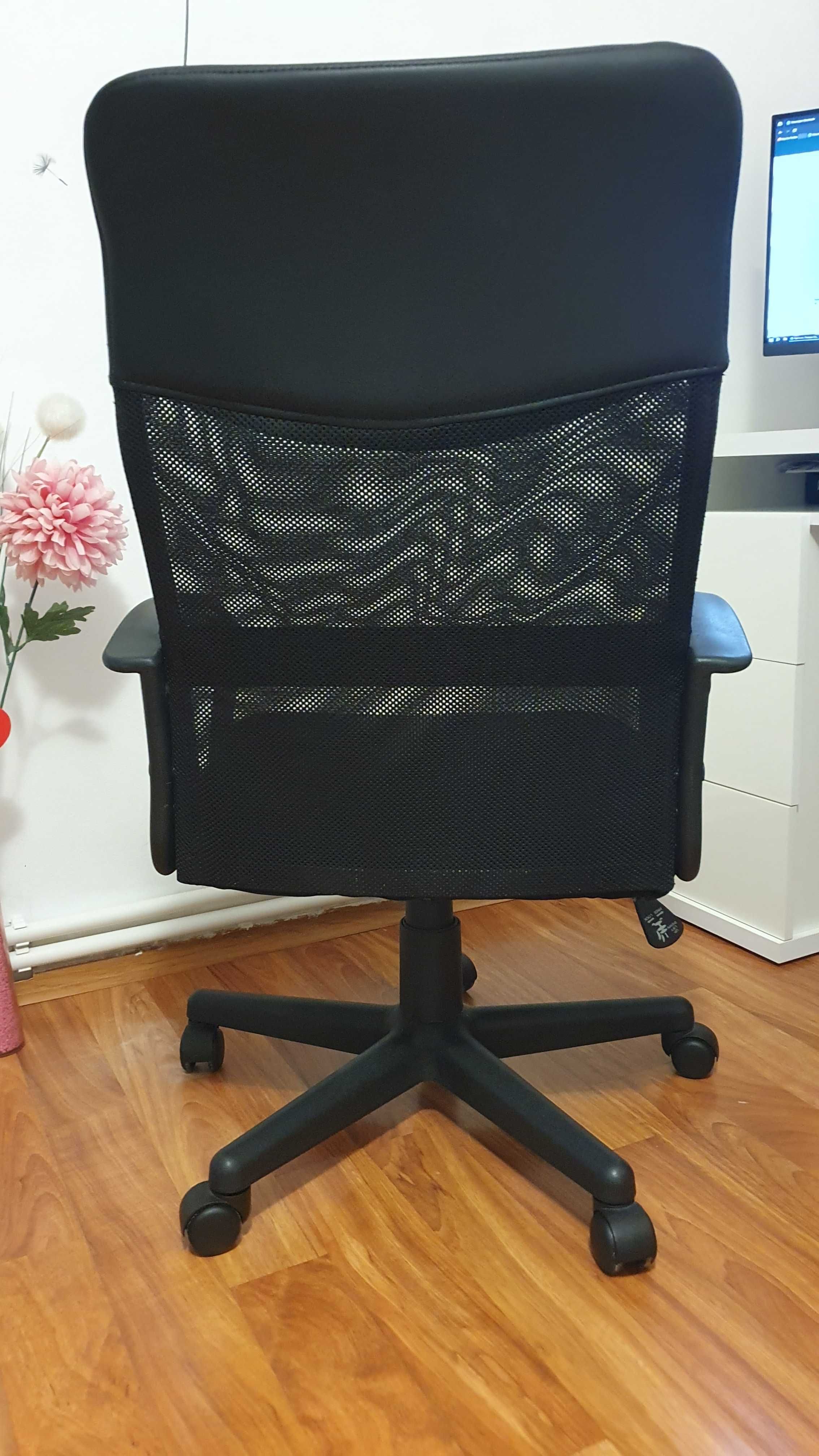 Vand scaun de birou, negru, utilizat