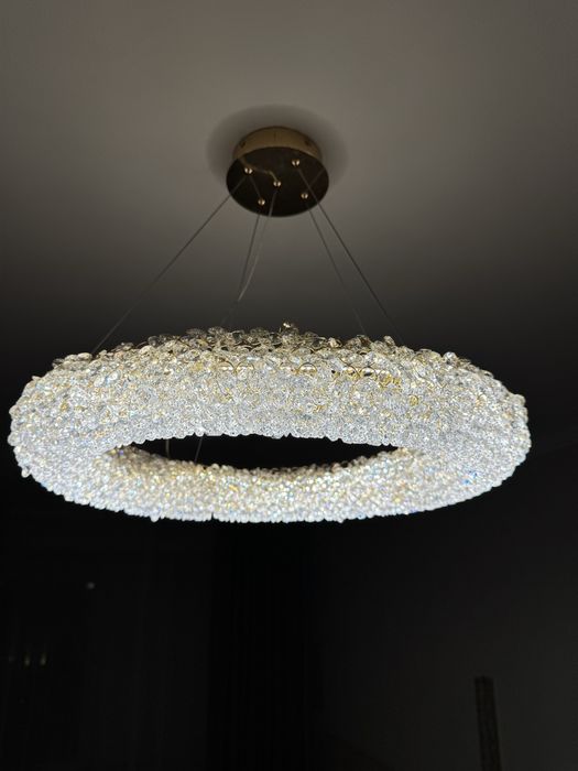 Продам люстру подвесную потолочную