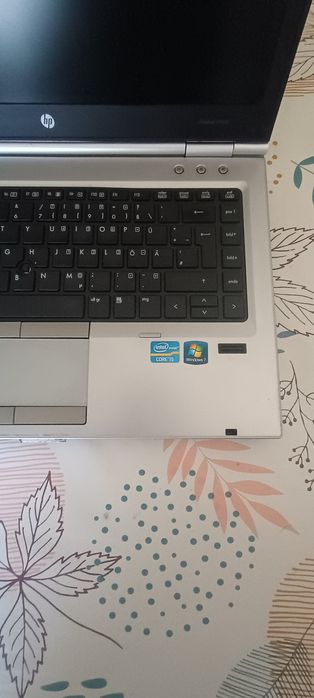 Leptop HP și un Lenovo pentru piese