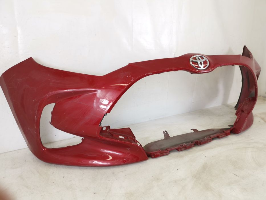 Предна броня Тойота Ярис / Toyota Yaris XP210 Оригинална, в добро съст
