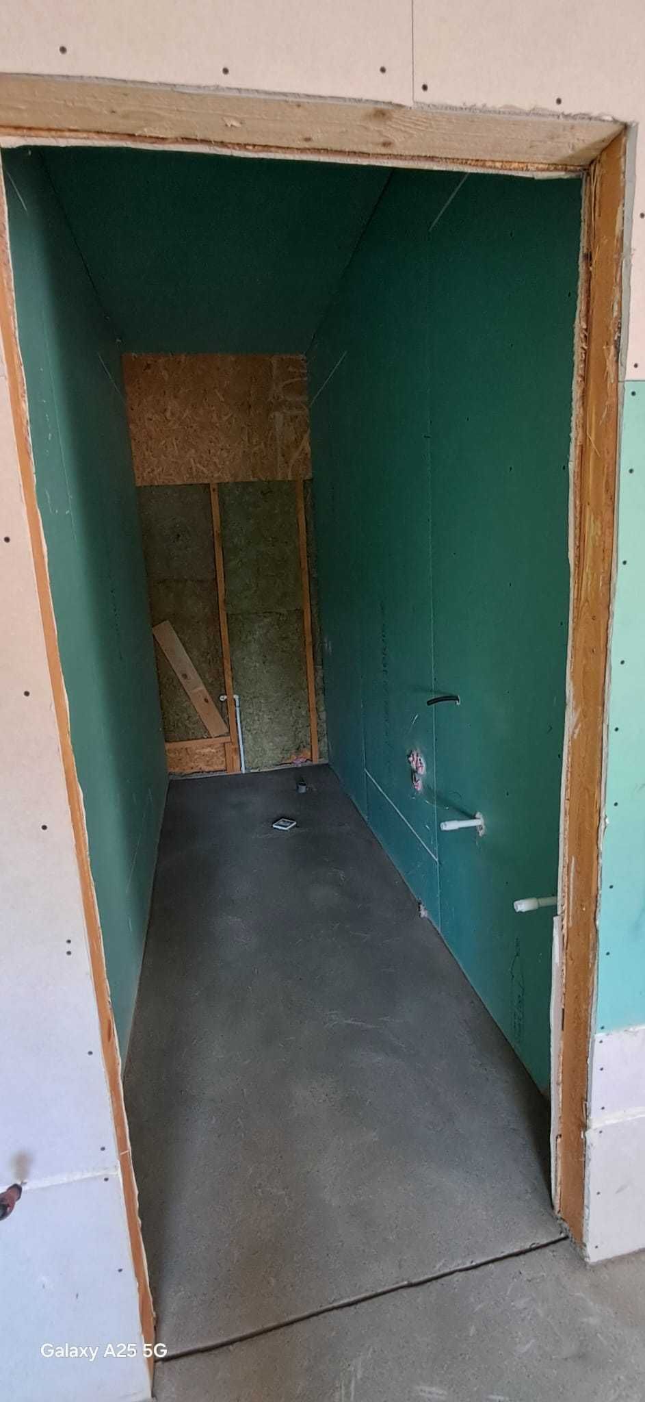 Vând casa la gata și teren de 5800 mp la 20 min de Pitești și 10'de A1