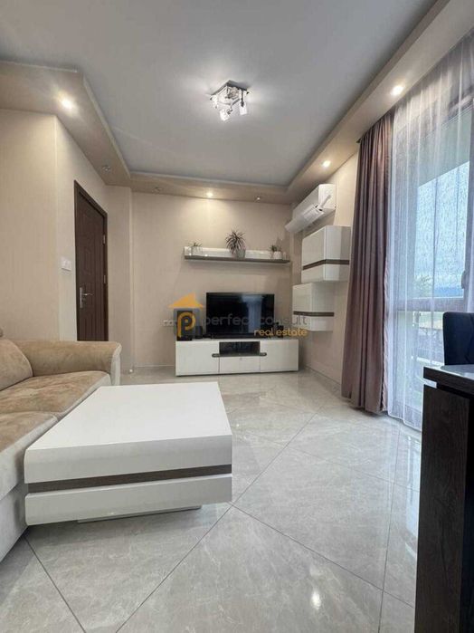 Продава се Тристаен апартамент в Пловдив, Христо Смирненски - 90 кв.м за 2000 €/кв.м - Снимка #4