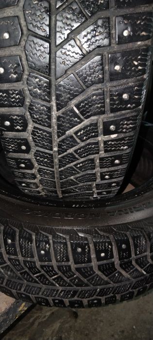 Продам 2 зимние покрышки зимние в хорошем состоянии