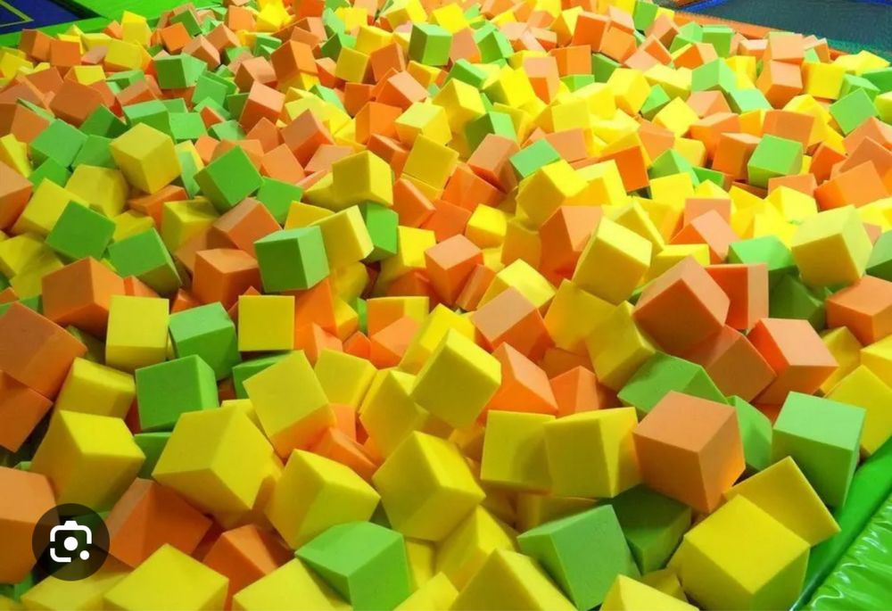 кубики для батутной ямы