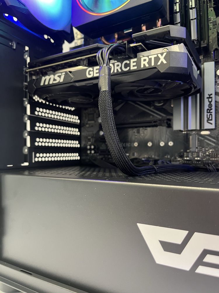 Геймърски компютър AMD Ryzen 5 5600, RTX 4060 Ti 8GB, 16GB ram