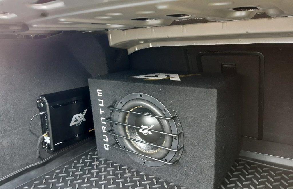 Montaj subwoofer auto