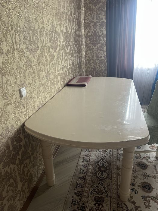 Стол для гостей
