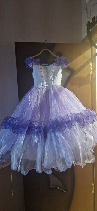 Продаётся нарядное платье для девочки
