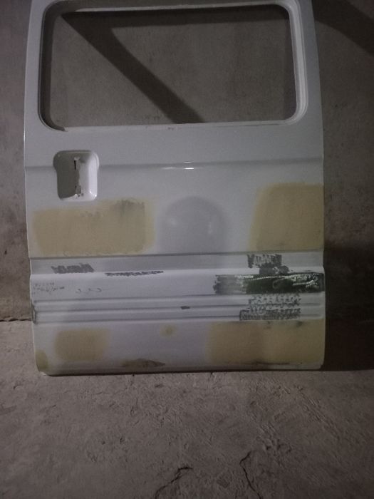 Damas orqa chap eshigi