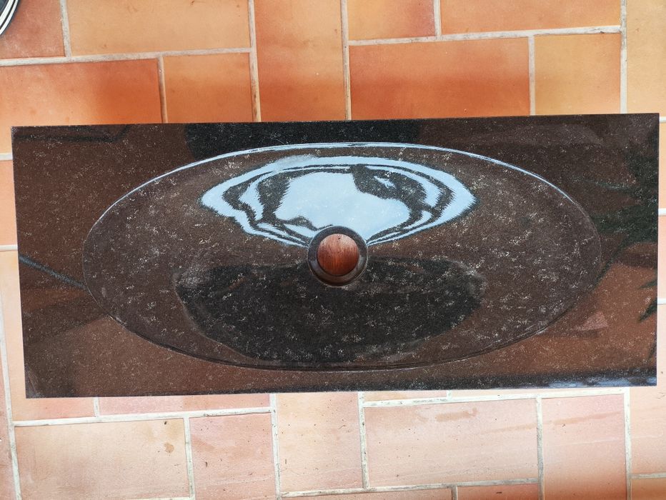 Lavoar elegant din granit masiv