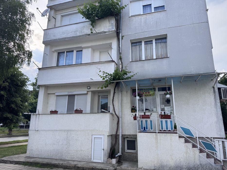 Продава се Тристаен апартамент в Златоград - 61 кв.м за 1066 €/кв.м - Снимка #1