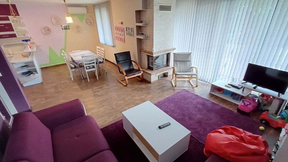 Двуетажна къща в престижен комплекс!