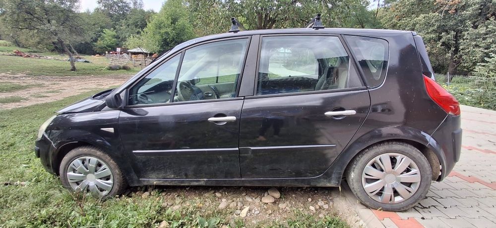 Vând sau dezmembrez Renault Scenic