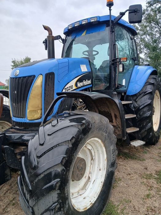 Vând tractor u650 si remorca ,tractor new holland