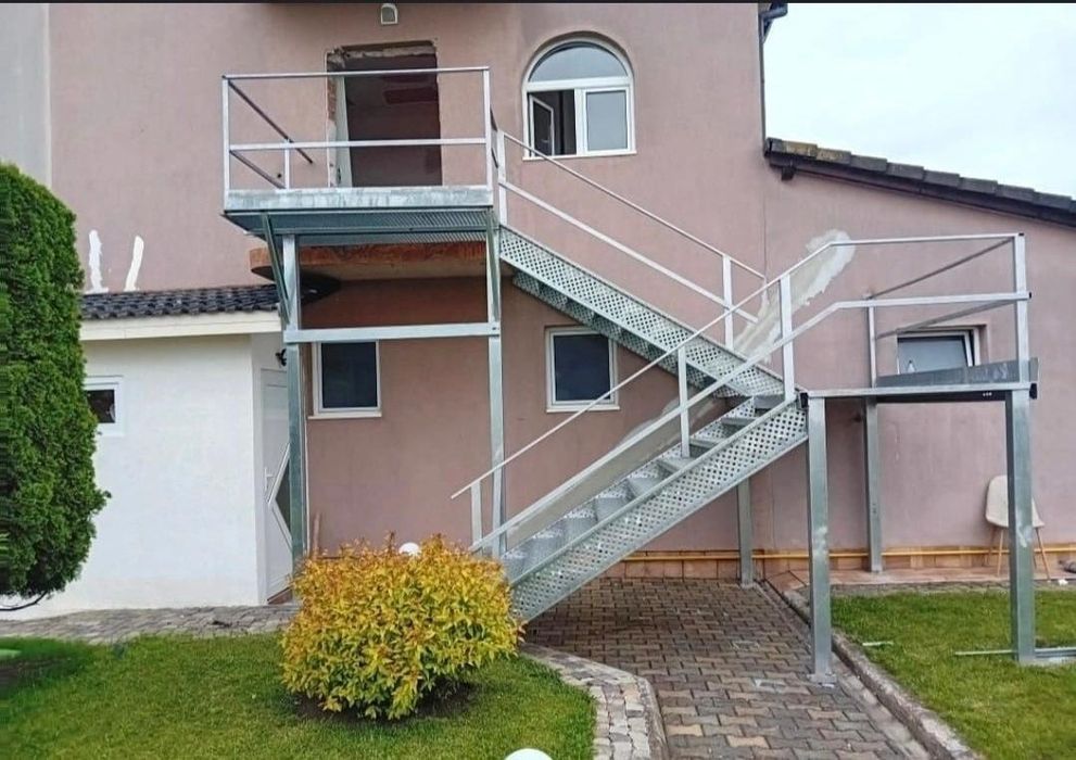 Scări metalice zincate