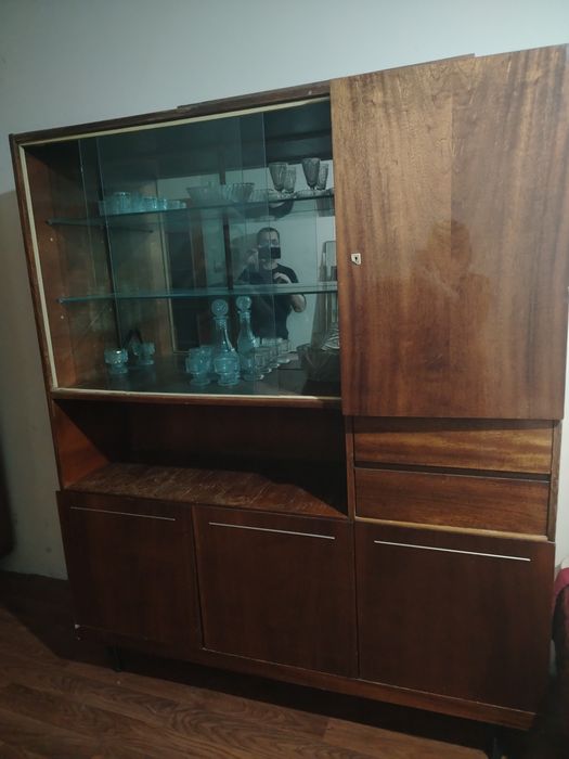 Винтажных деревянный сервант ( шкаф для посуды.) ССР.