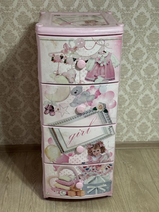 Шкаф для девочки, цена договорная.