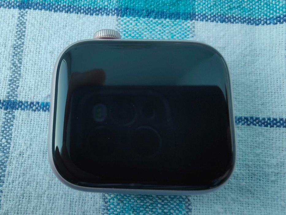 Изключително запазен Apple Watch Series 9 45мм Pink GPS с 95% батерия