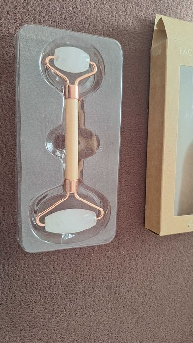 Розов ролер за лице