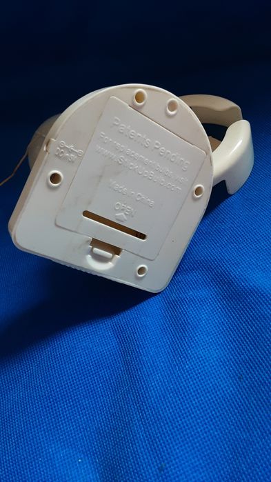 Veioza cu încărcare adaptor sau baterii.