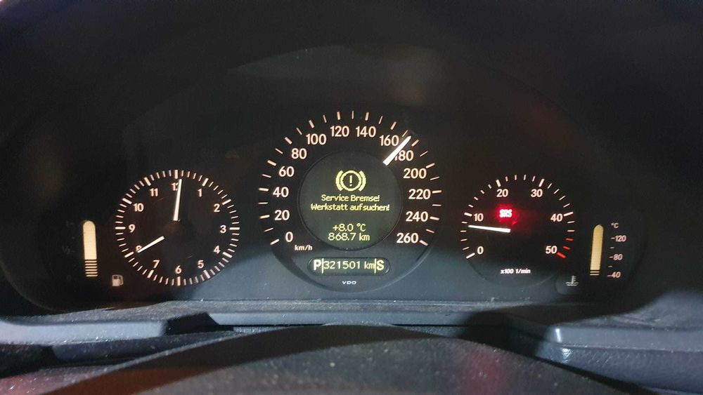 Mercedes-Benz E-Class W211   - Oază de Confort la Drum Lung