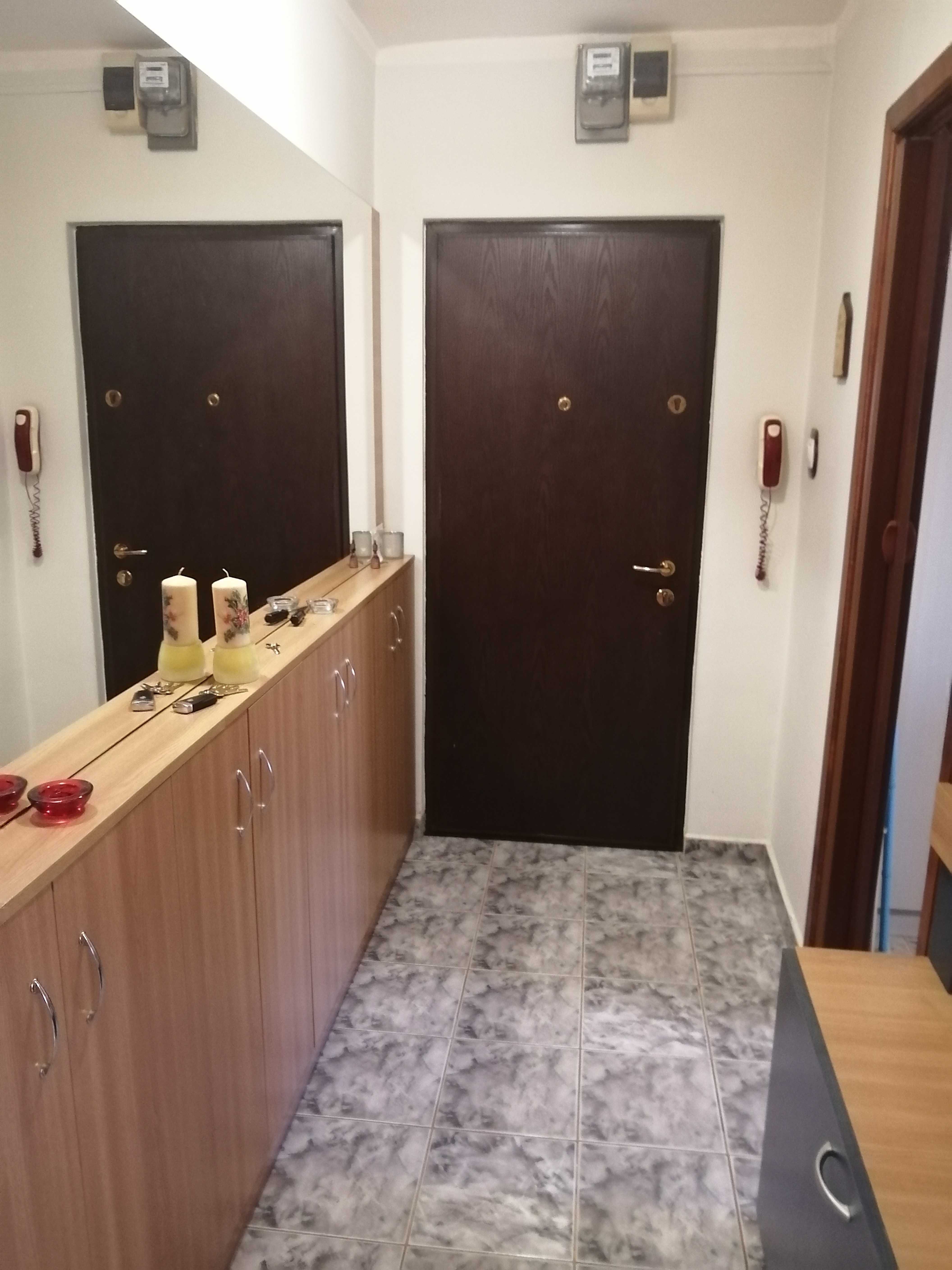PROPRIETAR închiriez apartament cu 2 cam. spatios zona Stadion-Olimpia