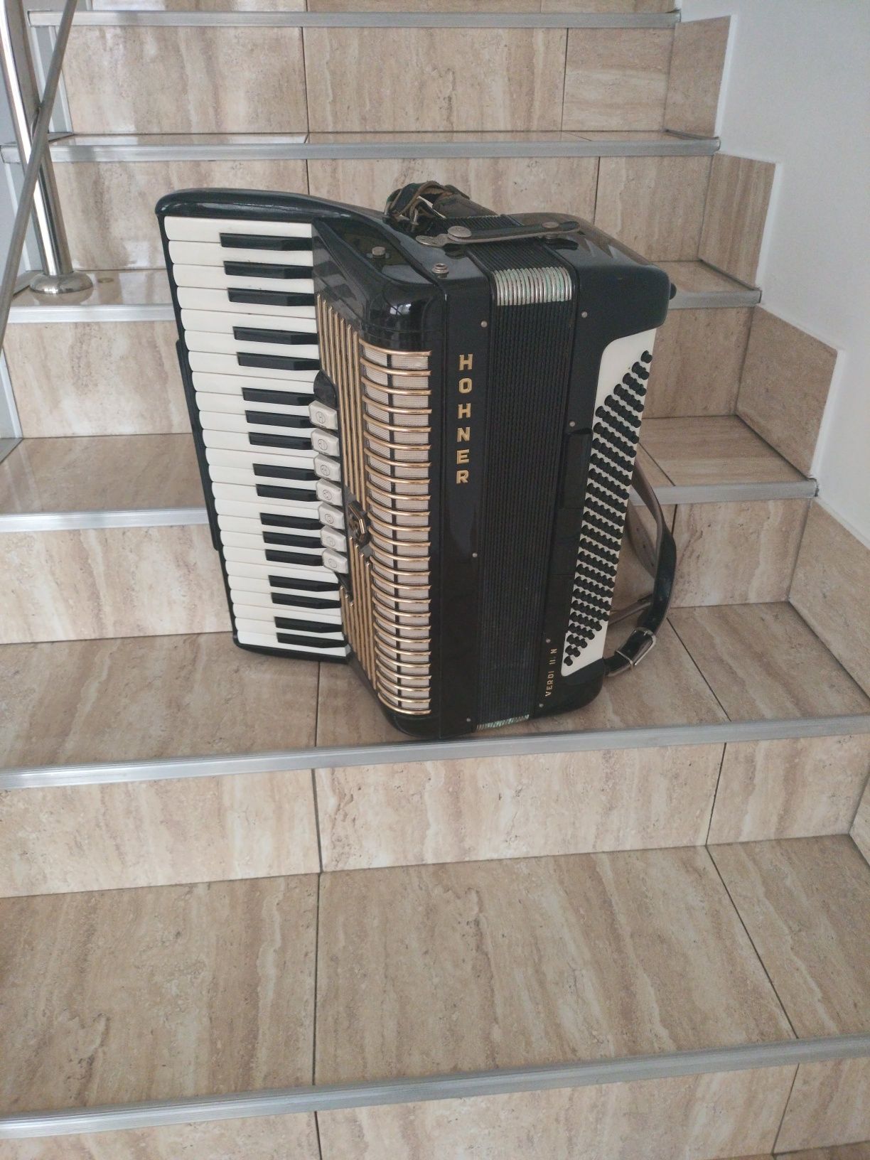 Vând hohner Verdi 5