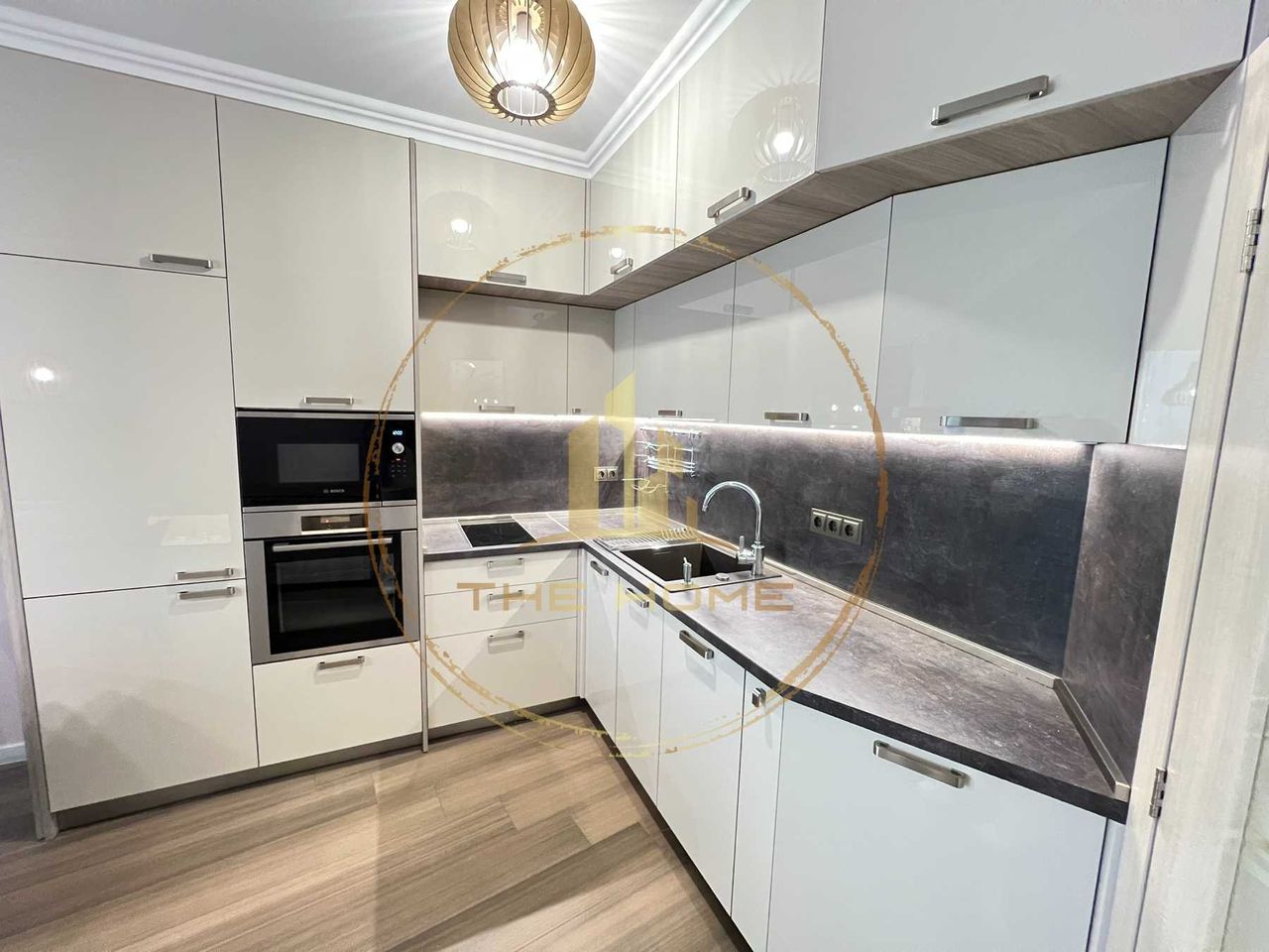 Дава се под наем Двустаен апартамент в Варна, Бриз - 70 кв.м за 1000 € - Снимка #3