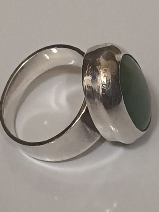 Vând 2 inele de argint cu pietre pretioase