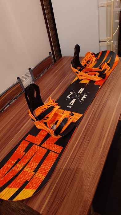 Placa Snowboard Nitro Haze 149 cu legaturi Black Hole S/M