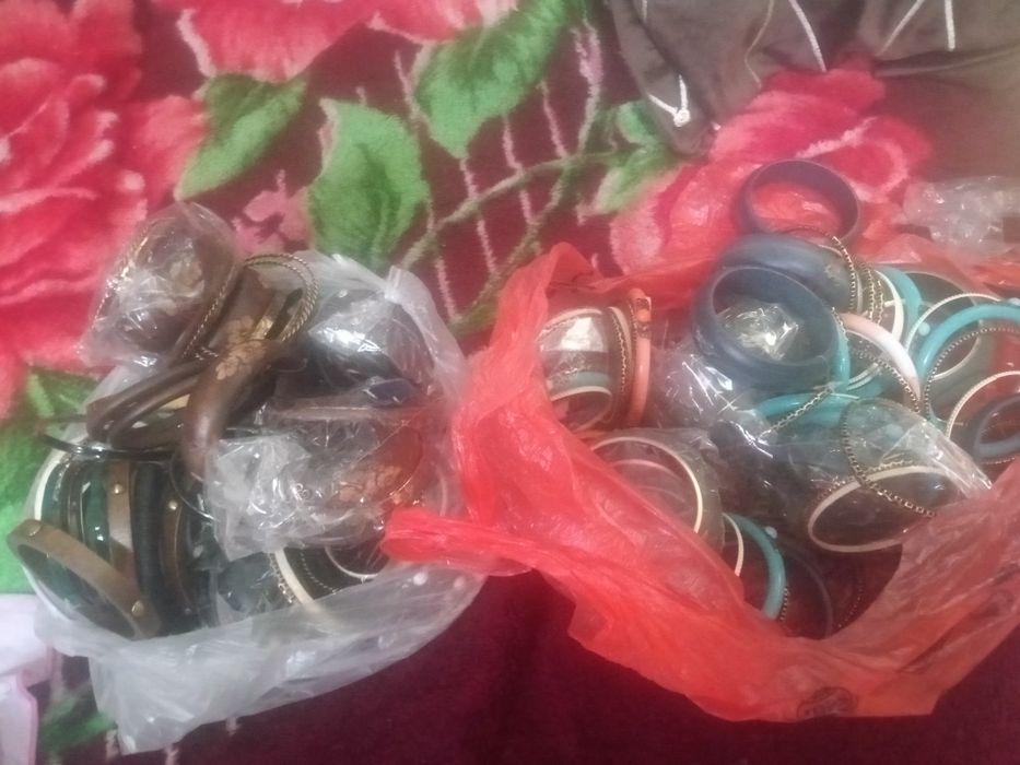 Продаю браслеты новые