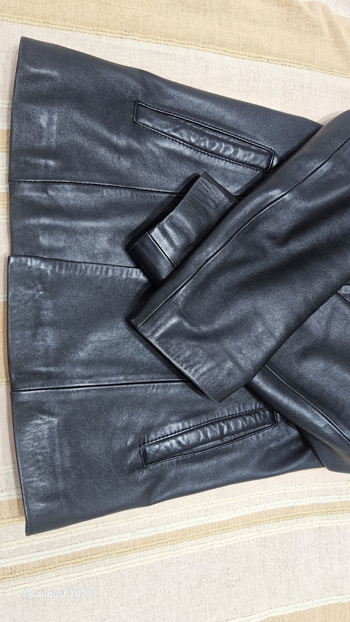 Geaca de piele tip sacou