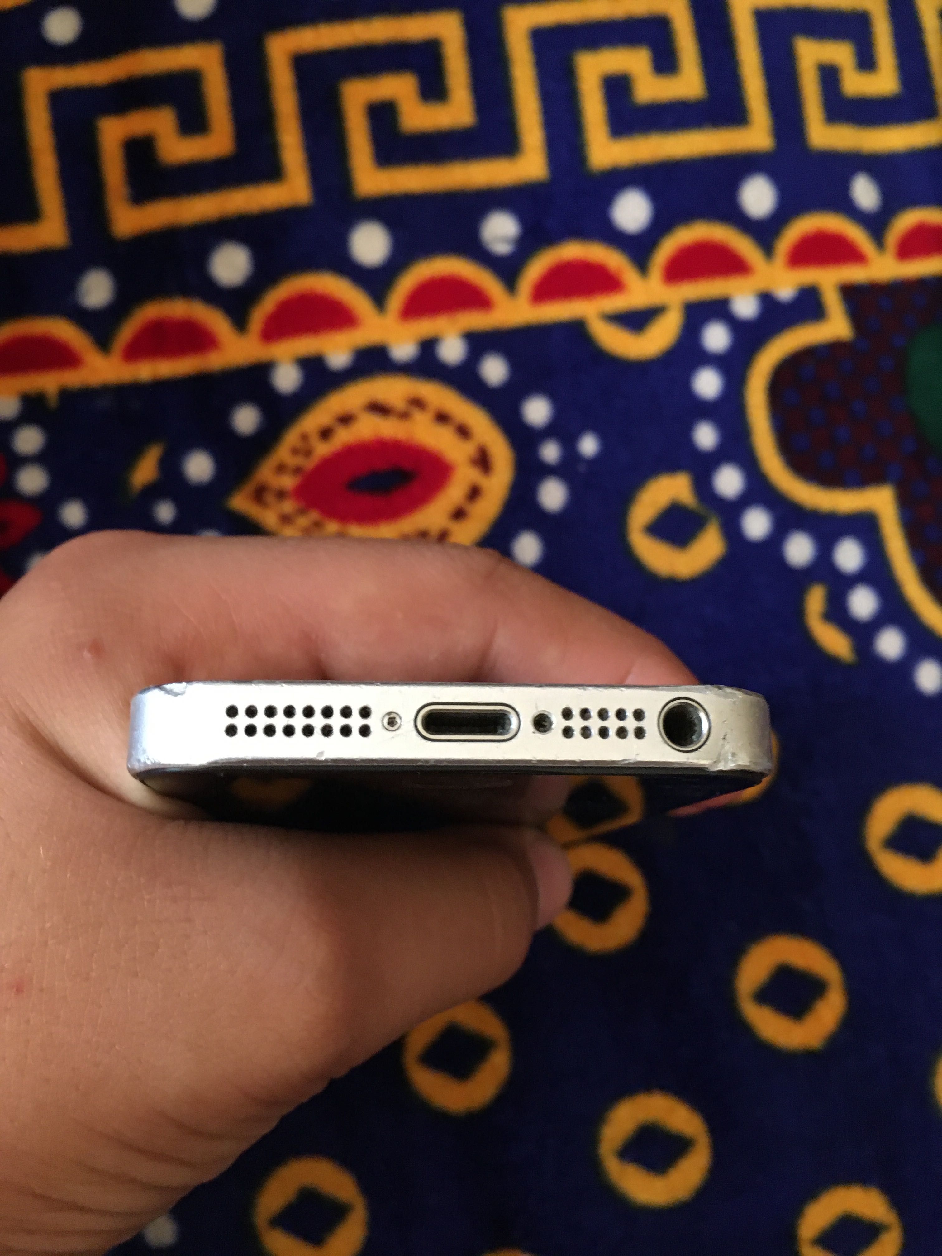 Iphone se 2016 rangi qora xotira 64 gb