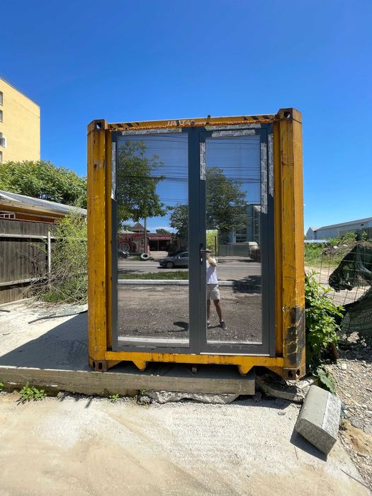 Container maritim 45 High cube- 13.5 m x2.9m / cu fatada birou/magazin