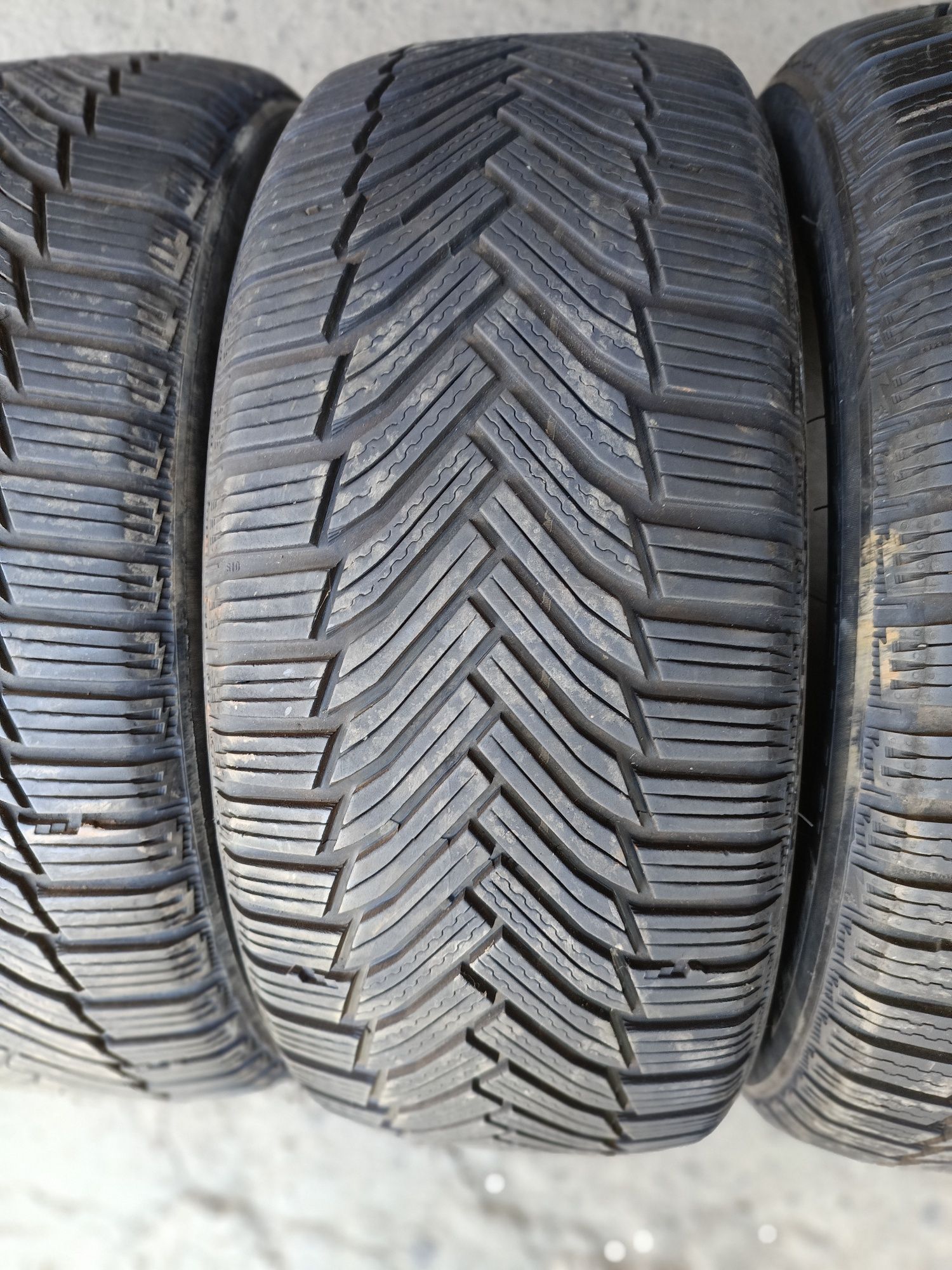 Зимни гуми -17цола-225/50-1бр.-95лв."MICHELIN"