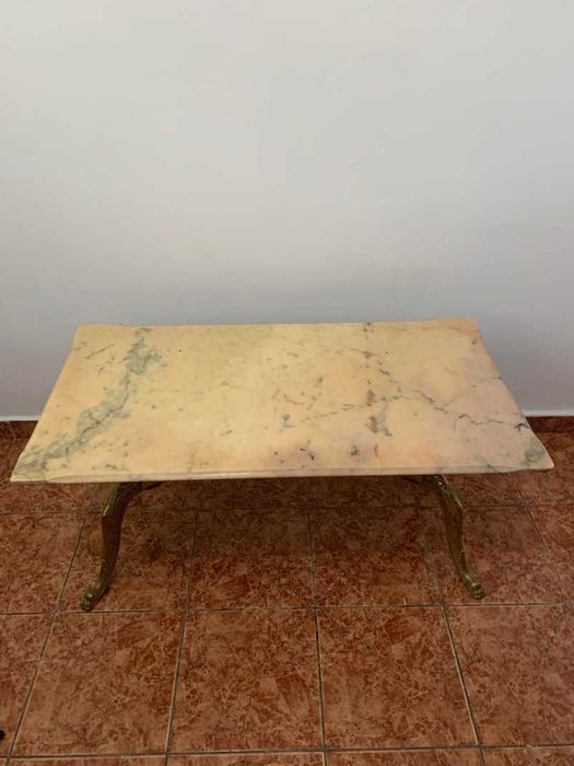 Masa decor din bronz cu blat din marmura roz