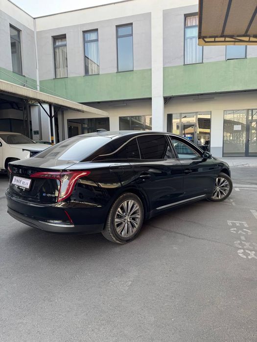 Hongqi e-km5 500 km
