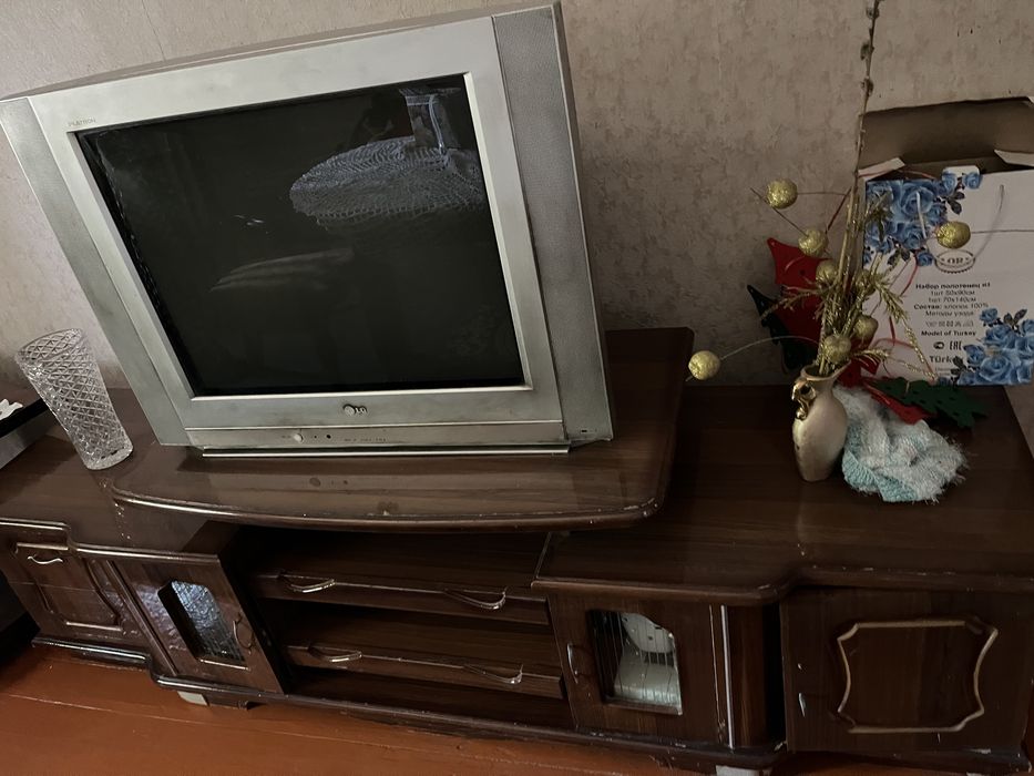 Продается тумба под телевизор