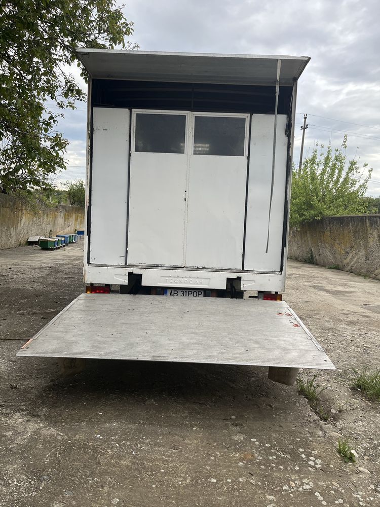 Vând camion apicol iveco  de 7 ,5 tone