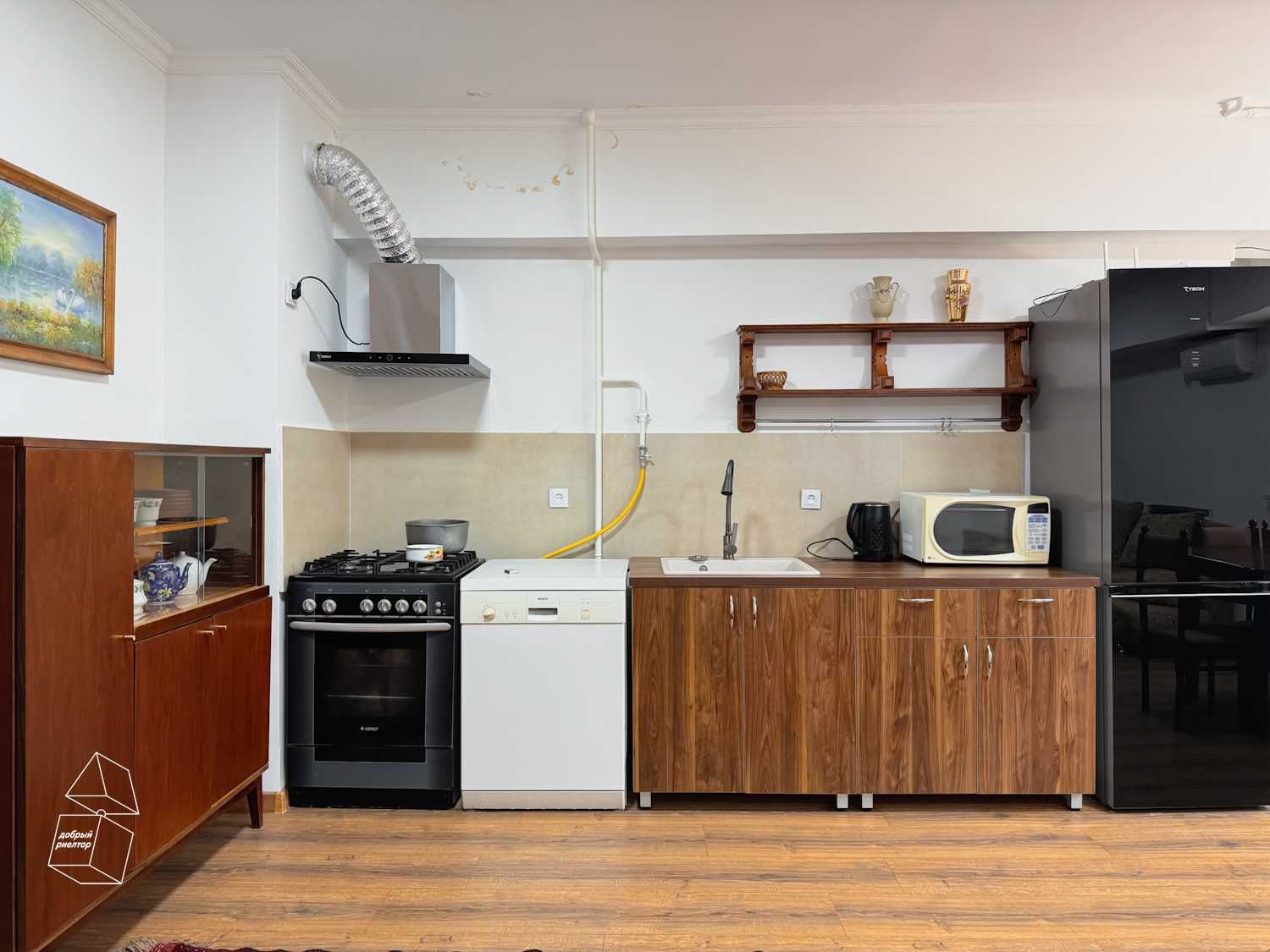 (Добрый) Алайский, 70 м², 3/3/9, Ретро квартира