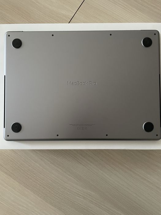 MacBook Pro 14" (M2, 2023) – отлично състояние