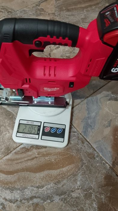 Fierăstrău pendular milwaukee cu baterie de 6A