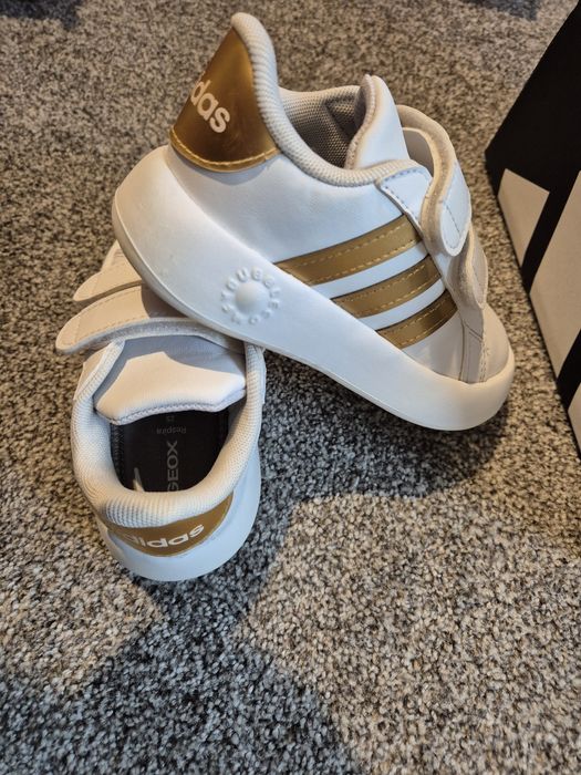 Încălțăminte Adidas mărimea 25