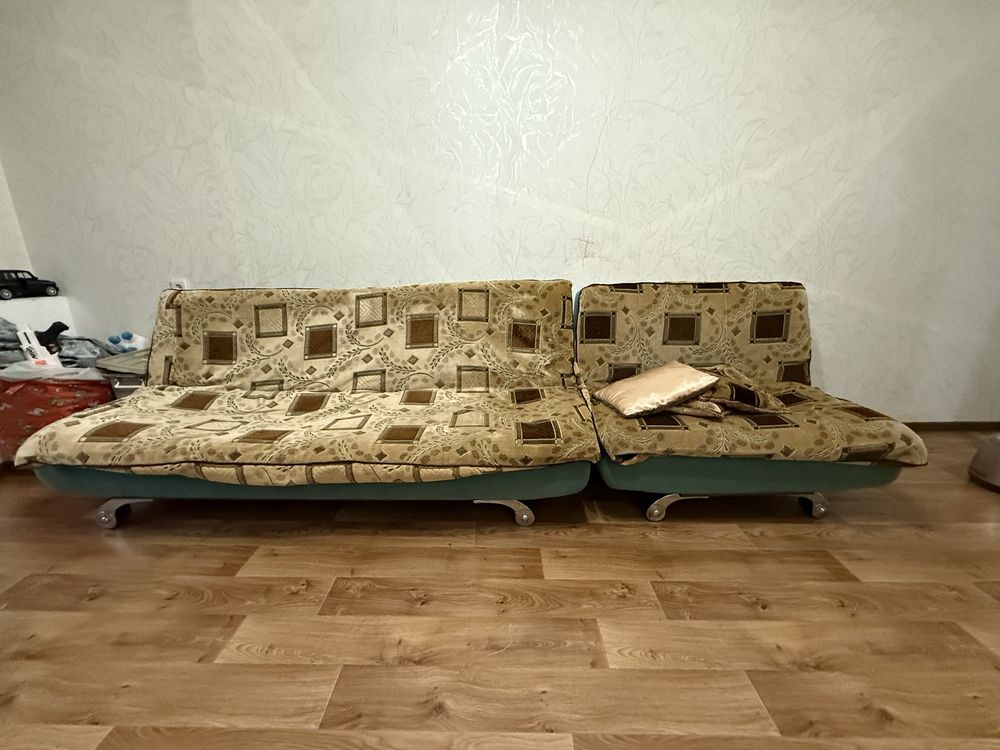 Продам диван с сафой